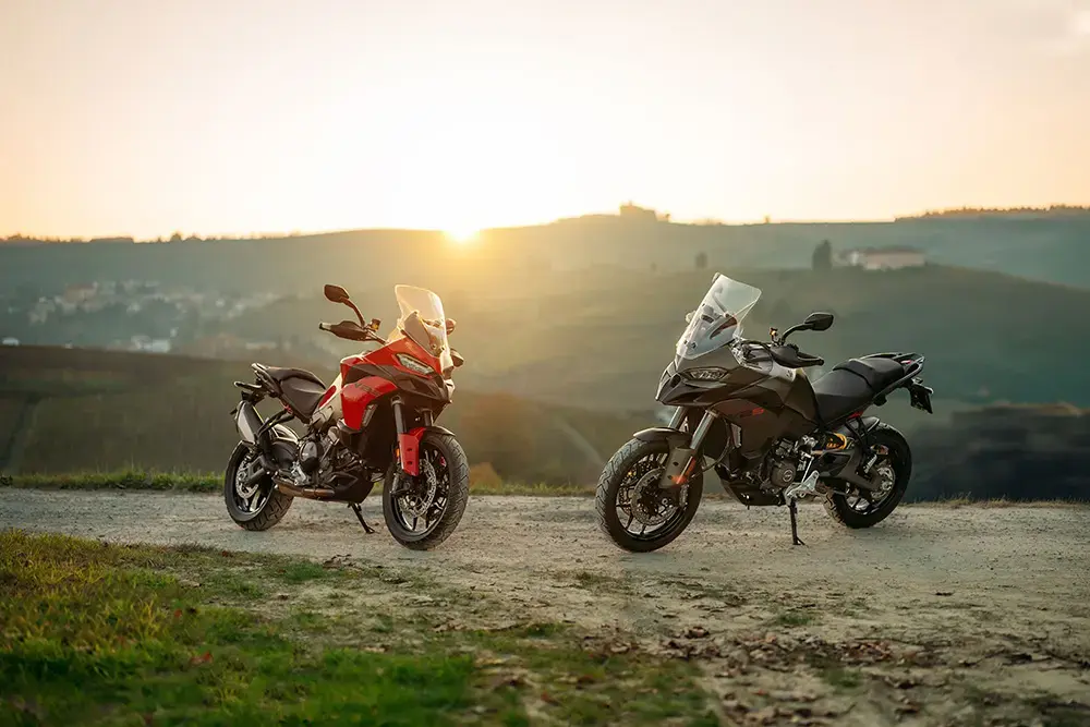 Ducatisti yeni V2 batıda gün batımı
