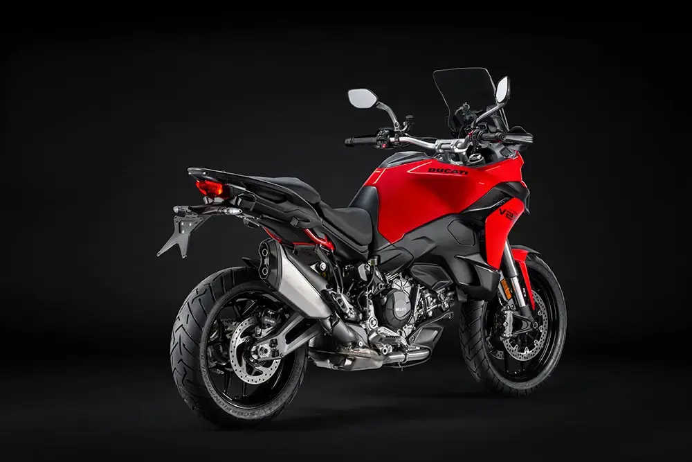 Kırmızı multistrada v2 yandan