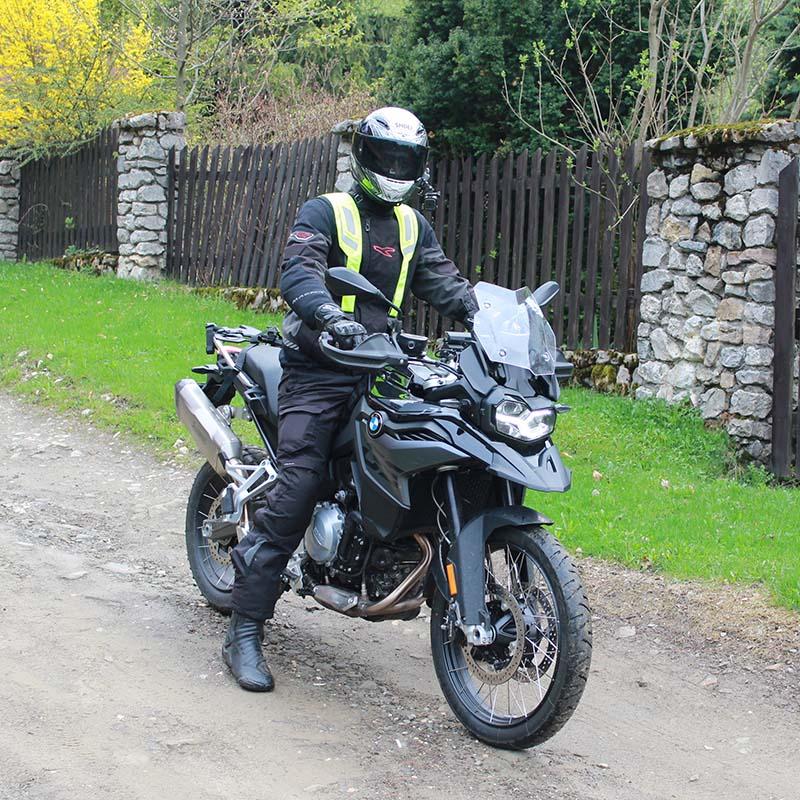 BMW F850 GS od frontu, światła led