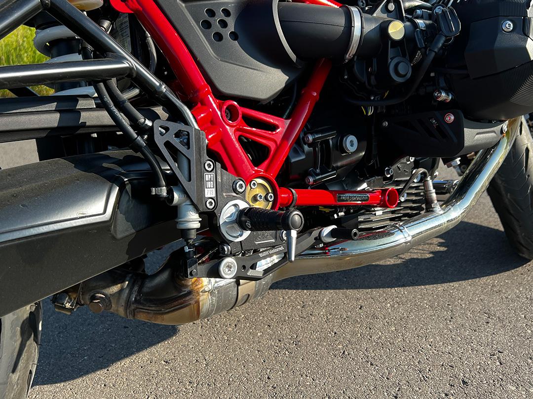 BMW RnineT motorcycle option 719 stylish pegs