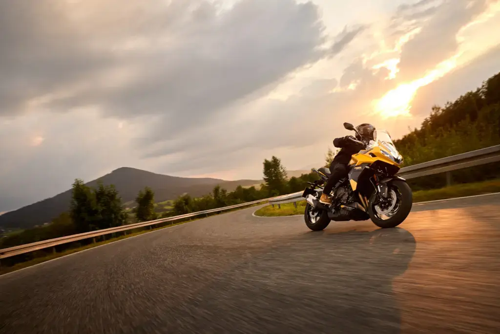 Triumph Tiger Sport 800 al atardecer