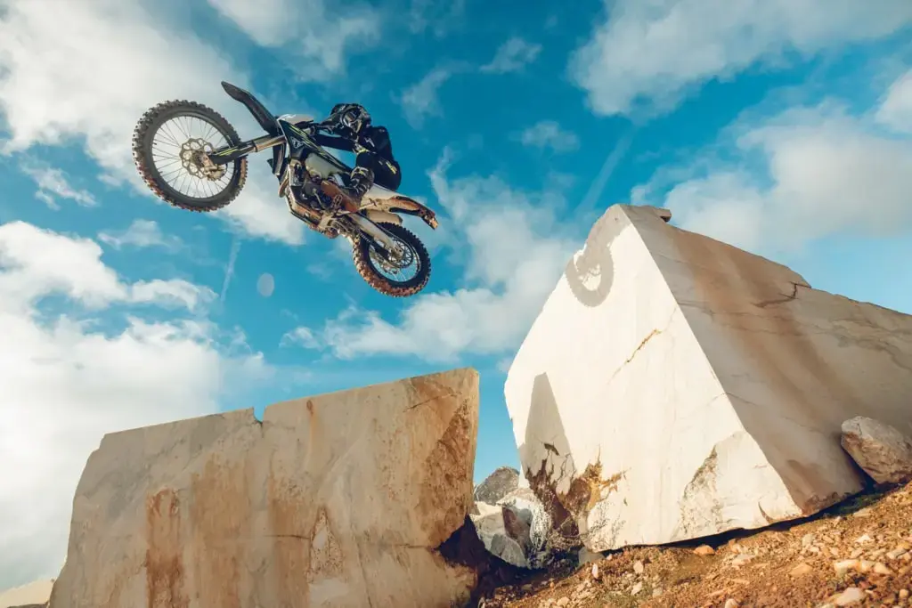 Fliegen auf TF250E Triumph Cross