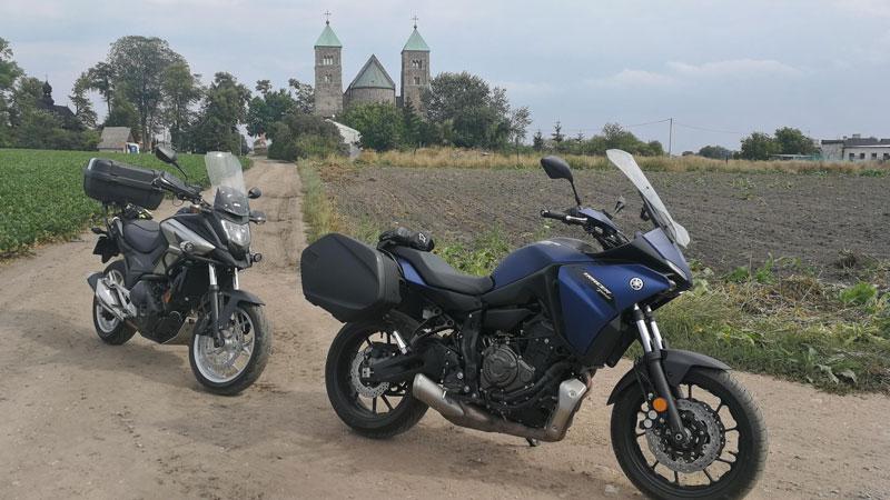 Tracer-700-contra-Honda-NC