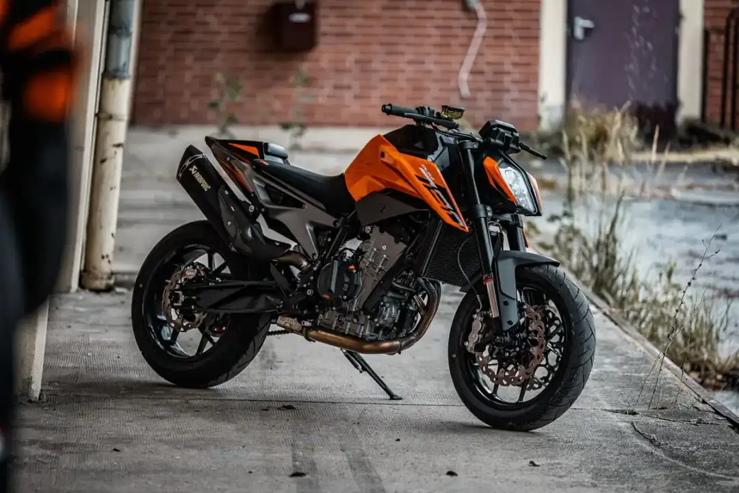 ktm duke 790