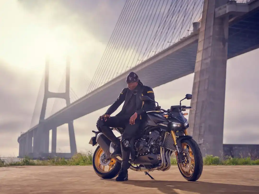 motorcyclist leans against the New Honda Hornet SP